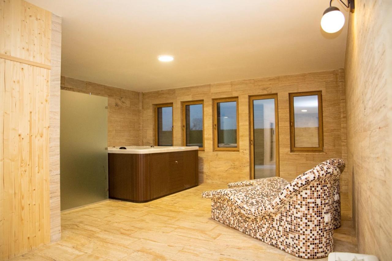 Hotel Vila Zana Гостивар Экстерьер фото